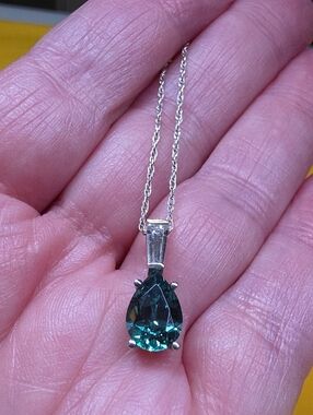 Teardrop Green Gem Pendant Necklace - Sterling - Marked DOCZ 925